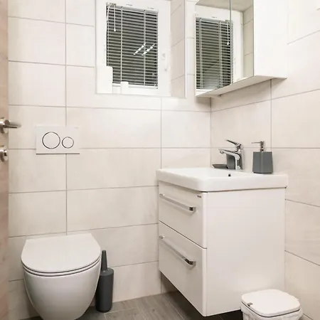 Apartma Pri Lipi *
