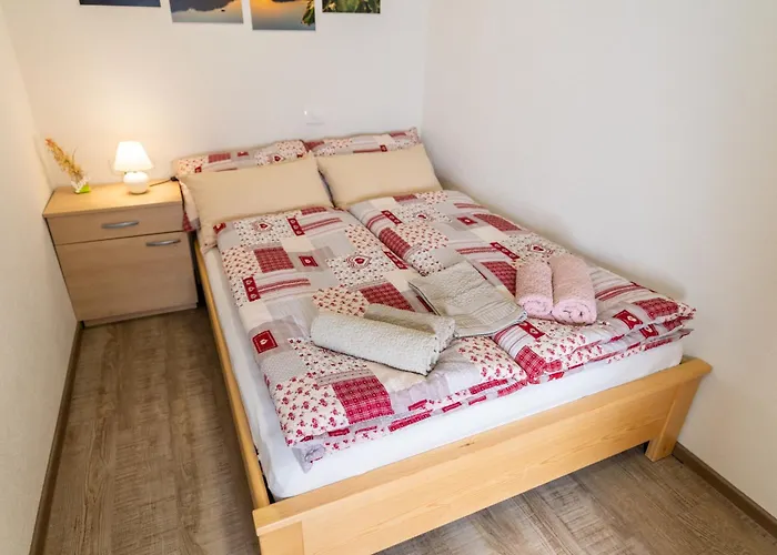 Daire Apartma Pri Lipi